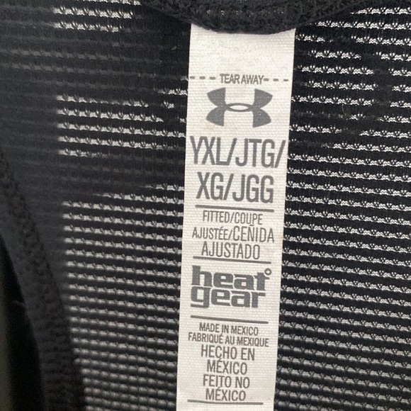 NWT Under Armour Sleeveless Shirt Tank Top Athletic Size YXL Girls Fitted - Picture 4 of 7